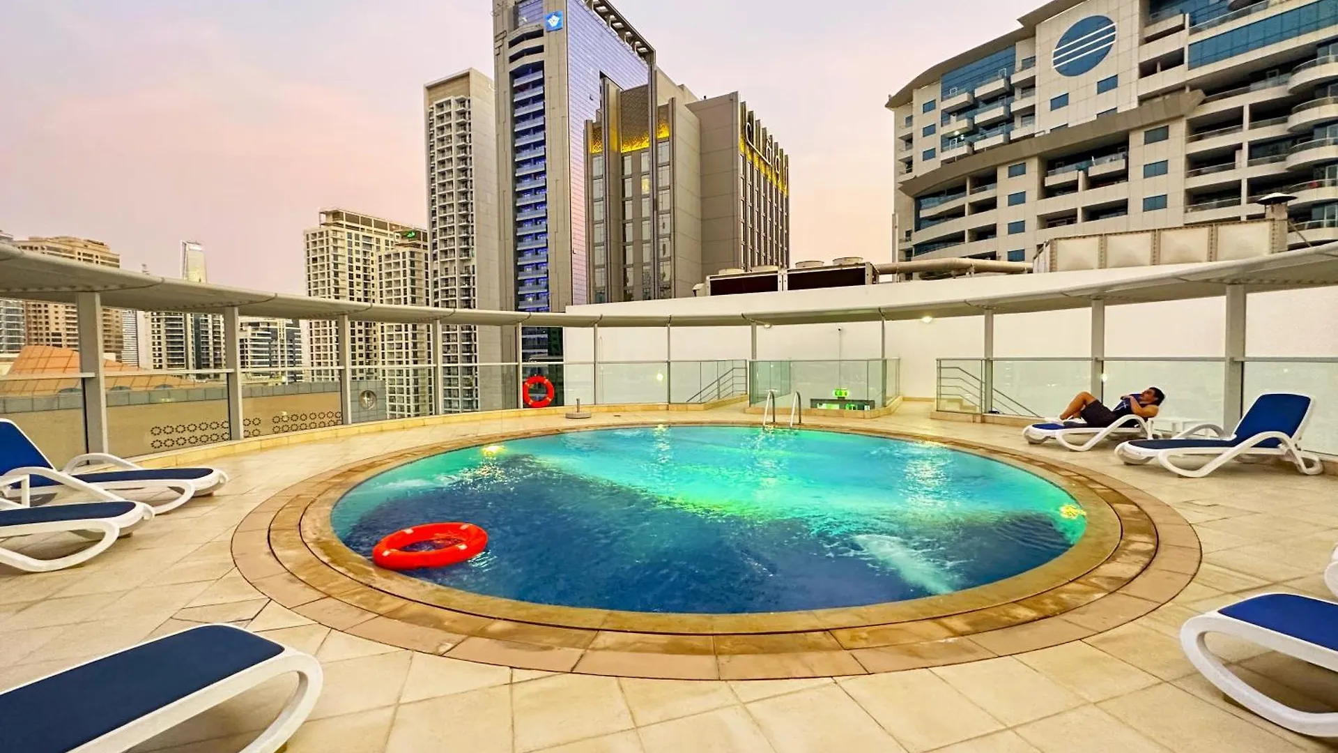 Apartment Amazing Roof Top Pool In Nice 1 Bhk Flat In Marina Dubai United Arab Emirates