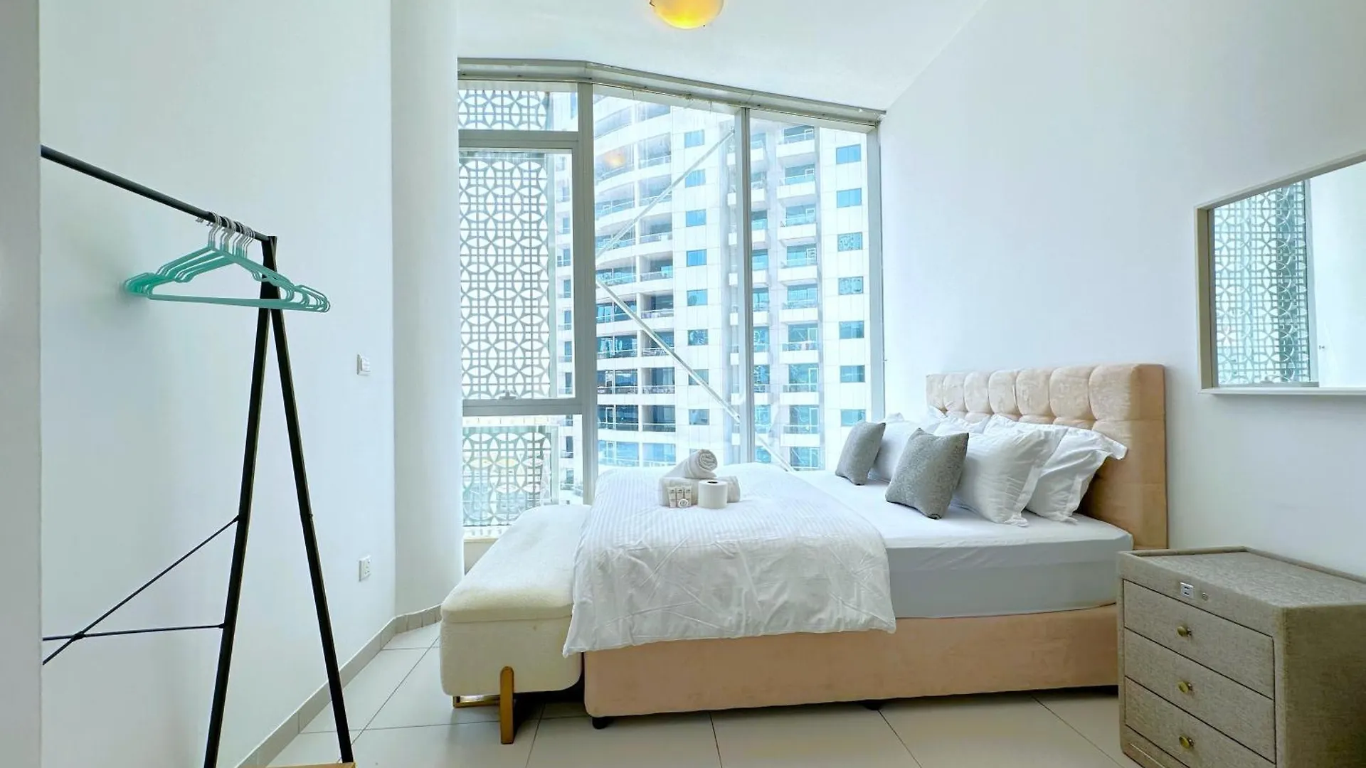 Apartment Amazing Roof Top Pool In Nice 1 Bhk Flat In Marina Dubai