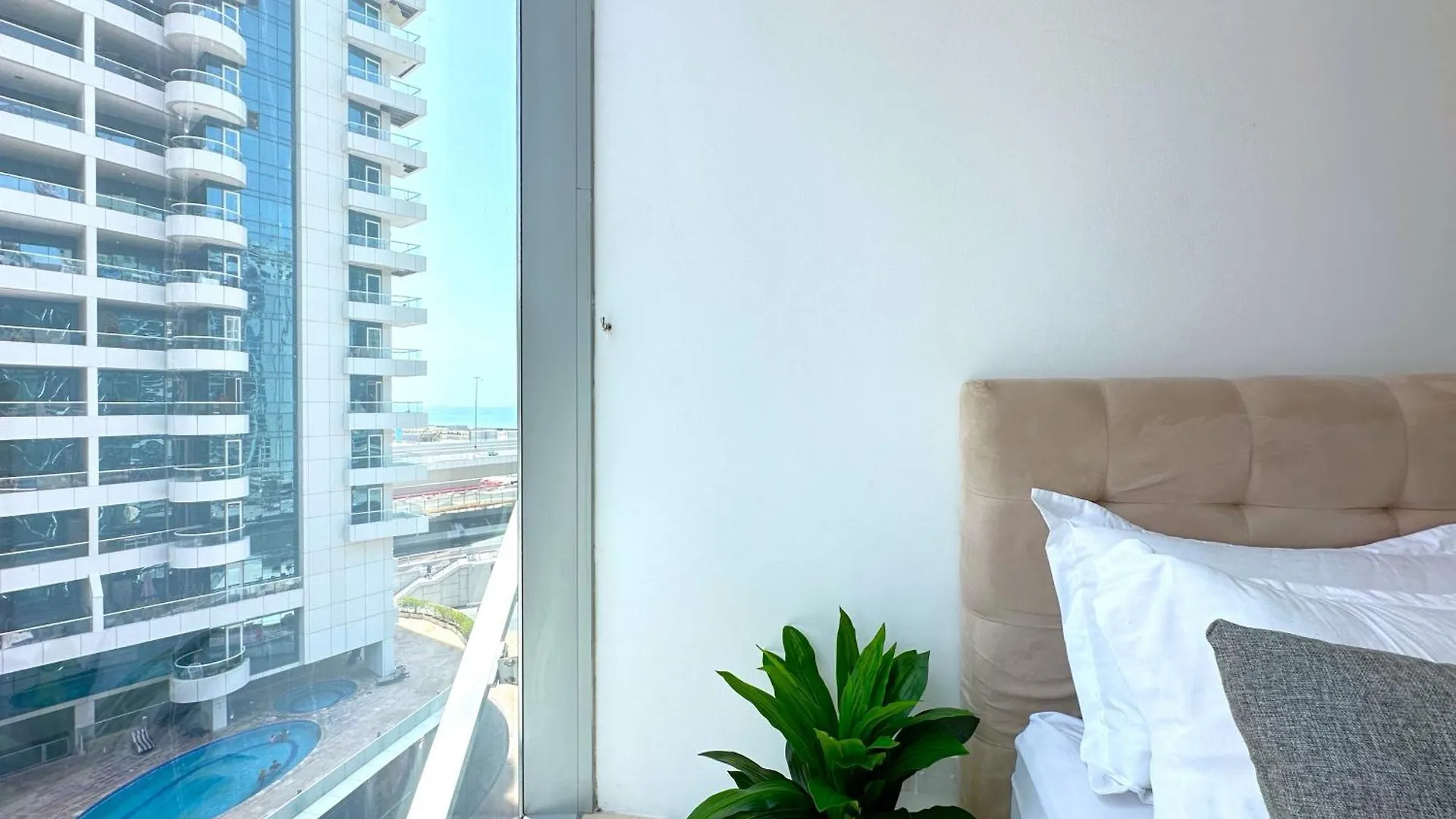Amazing Roof Top Pool In Nice 1 Bhk Flat In Marina Dubai