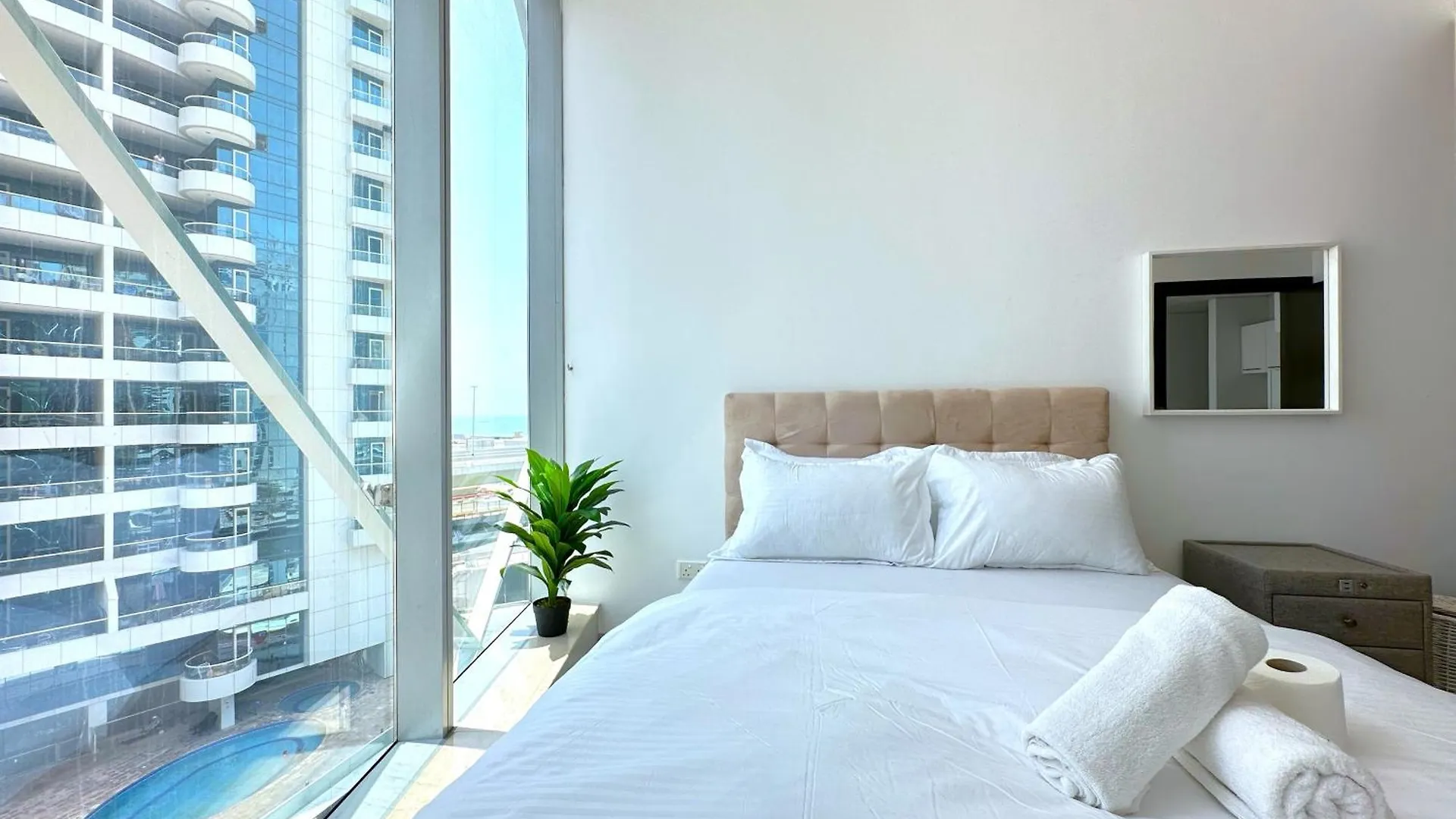 Amazing Roof Top Pool In Nice 1 Bhk Flat In Marina Dubai United Arab Emirates