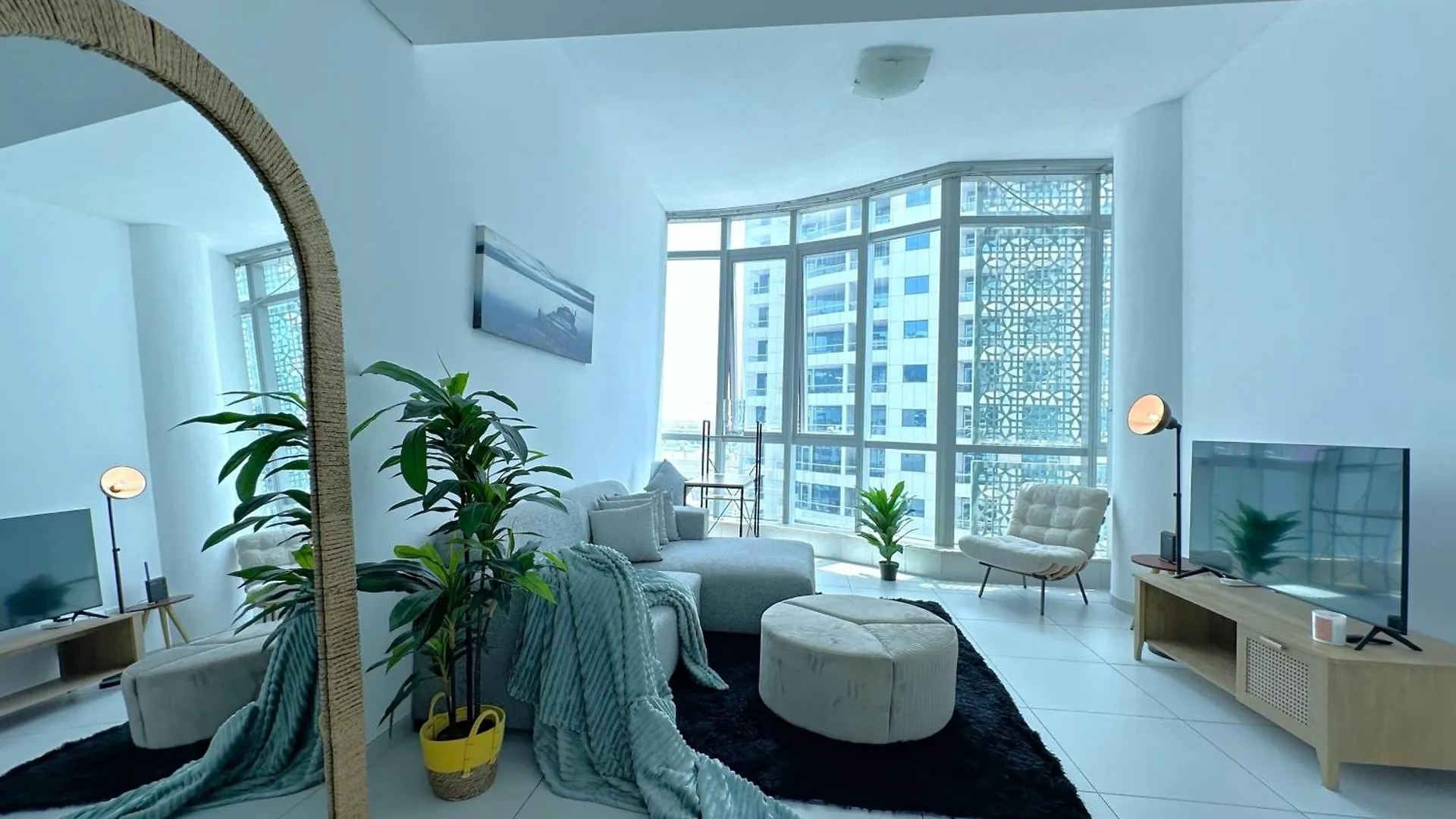 Amazing Roof Top Pool In Nice 1 Bhk Flat In Marina Dubai 0*,  United Arab Emirates