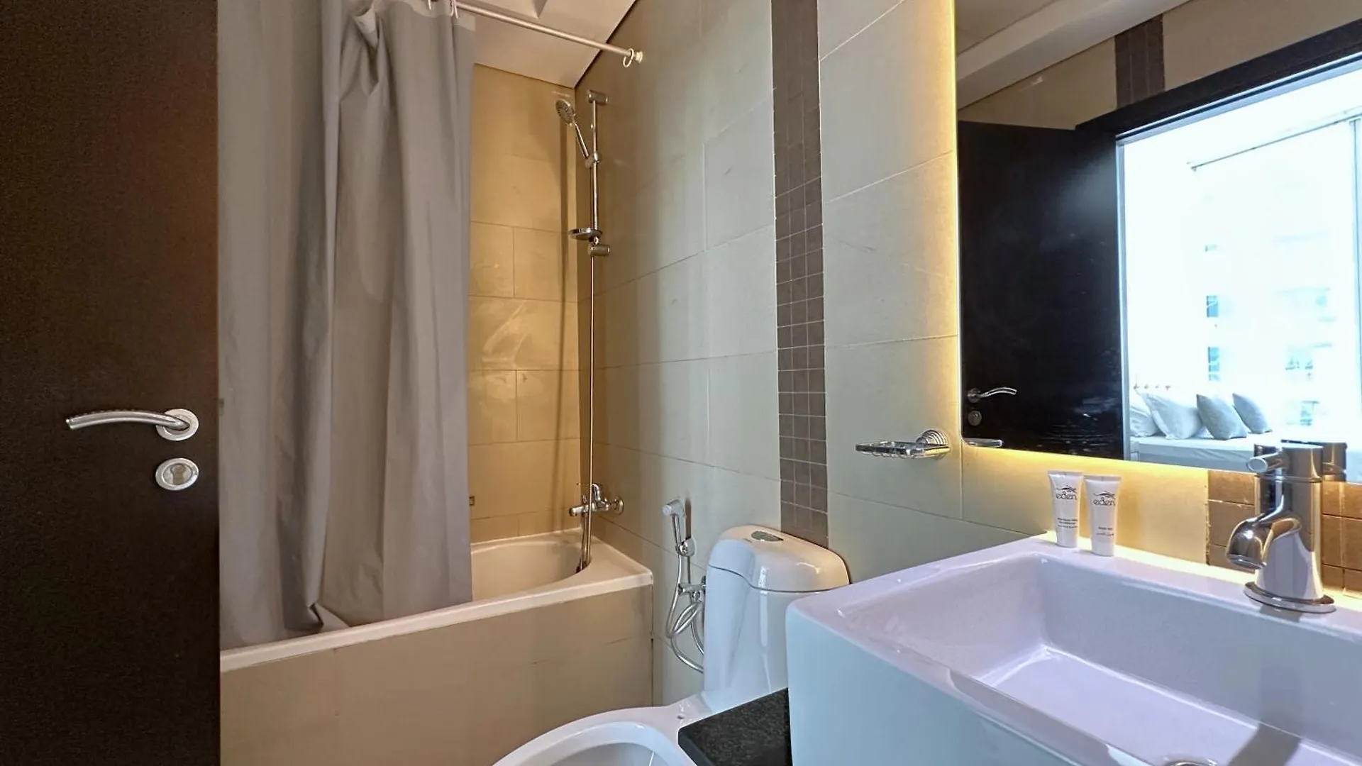 Amazing Roof Top Pool In Nice 1 Bhk Flat In Marina Dubai